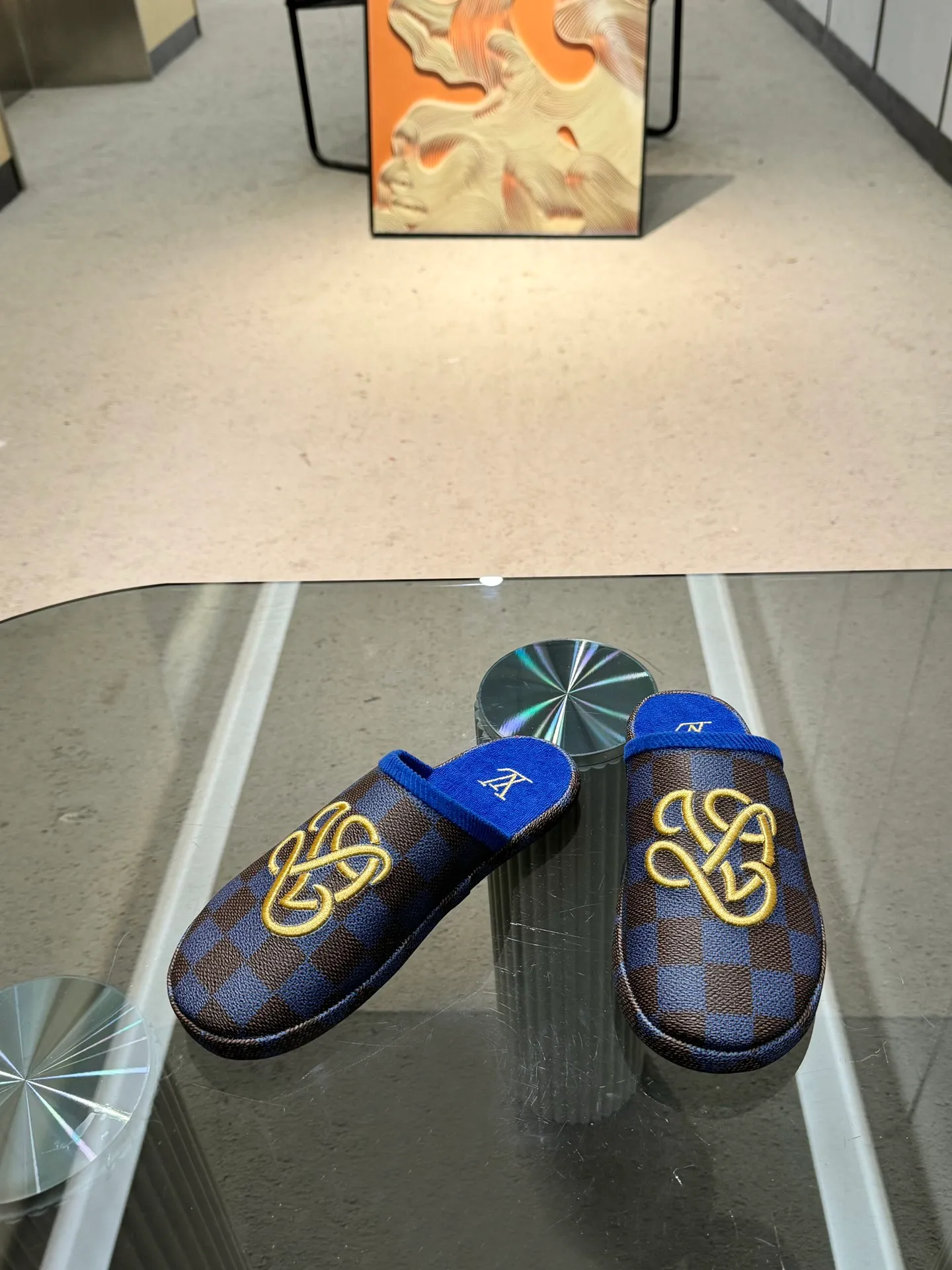 👟👟Ex-factory price 320👟👟 The 2024 couple’s counter features the latest hard goods of LV and Loewe co-branded slippers🆕 ✿Purchase level! Full of high-end feel! A popular model among bloggers at home and abroad, it’s retro and fashionable and looks amazing on your feet! Official website main recommendation code number 35-46